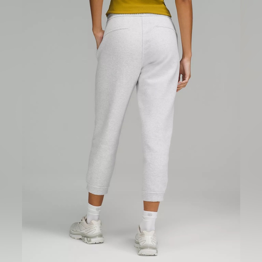 Lululemon Athletica Loungeful High-Rise Cropped Jogger - Picture 5 of 7